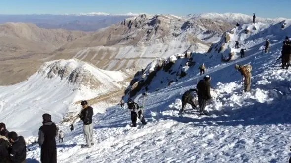 فیلم / گفتگو اختصاصی با کولبران در مسیر مرگ 2 برادر خسروی /  بررسی مشکلات 100 هزار کولبر 