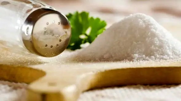 نمک دریا بر فشار خون چه تاثیری دارد؟