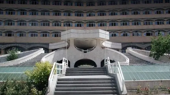 120پرستار بیمارستان الزهرا اصفهان بخاطر مطالبه مالی اعتصاب کردند! / بیماران بدون پرستار ماندند، بیمارستان پرستار کمکی آورد