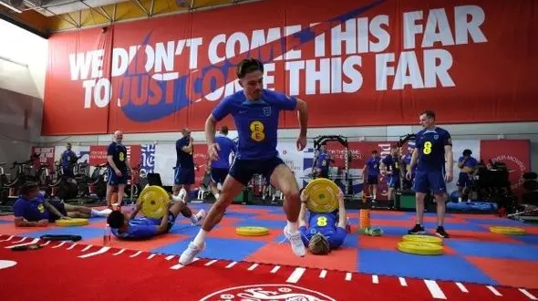 مبارزه با تیم ملی ؟ / واکنش عجیب یک ستاره ! + عکس