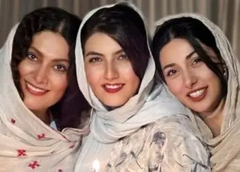 فیلم/ چیدمان ساده ولی پر از عشق جشن تولد 30 سالگی زهرا سزاوار (بازیگر سریال ساهره) / چه  پدر و مادر جذاب و جوانی داره!