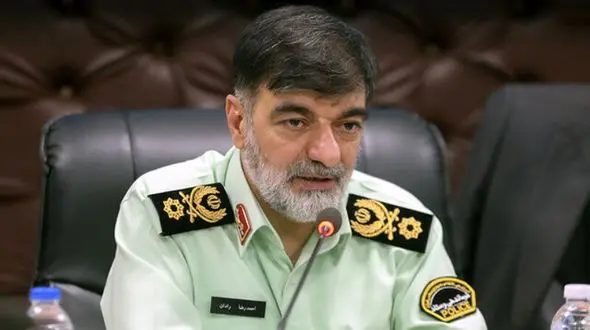 افرادی که به دعوت دشمن پاسخ مثبت می‌دهند مانند دشمن هستند