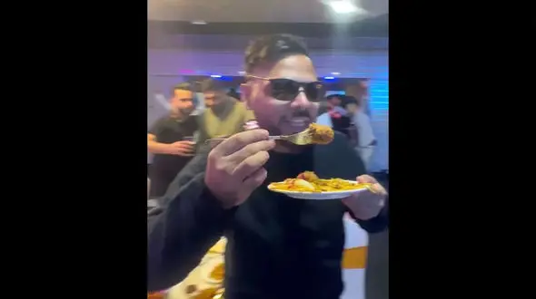 فیلم/ موقعیت طنزآمیز فیلمبردار جشن عروسی هنگام غذا خوردن 