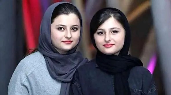 فیلم رونمایی سارا و نیکا فرقانی از پت خونگیشون/ اینم یه فیدوی تربیت شده و مودب خدمت شما !