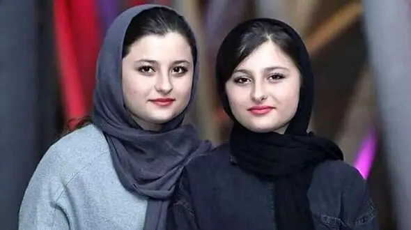 فیلم رونمایی سارا و نیکا فرقانی از پت خونگیشون/ اینم یه فیدوی تربیت شده و مودب خدمت شما !