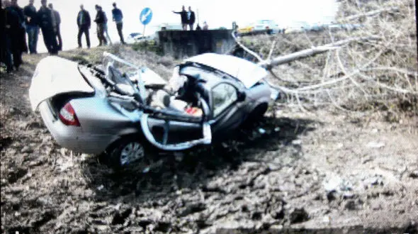 برخورد مرگبار  تیبا با تیر برق  + عکس 