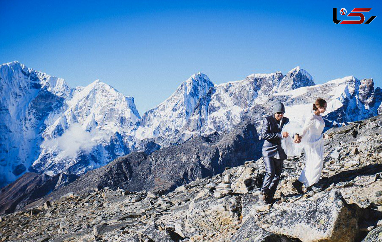 برگزاری مراسم ازدواج عروس و داماد جوان بر فراز قله اورست !+ تصاویر