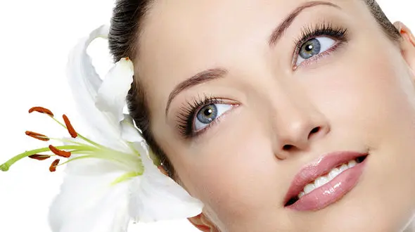 چگونه با گلاب و چوب صندل پوست خود را جوان و زیبا نگه داریم؟