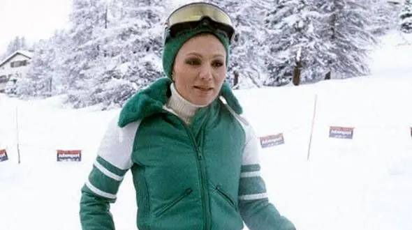 عکس سفر در زمان / ماجرای معاشقه فرح پهلوی با مربی سوئیسی‌اش در پایتخت زمستانی ایران ...