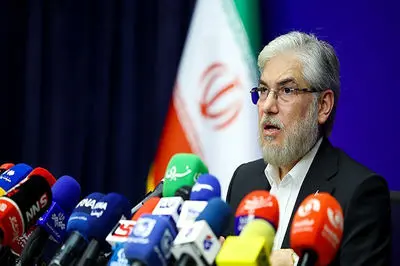 فیلم / واکنش وزیر علوم به شعرخوانی در وصف او: فرهنگ جلسات را باید تغییر دهیم / روز اول گفتم نامه‌ با عنوان مقام عالی وزارت را نمی‌پذیرم