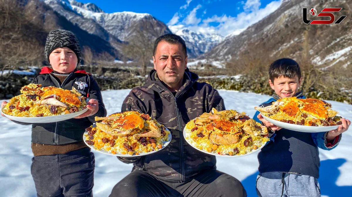 فیلم/  نمایی از پخت پلو مرغ سنتی به سبک آشپز مشهور آذربایجانی در کوهستان 