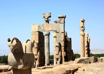 سفر به ایام قدیم؛ تخت جمشید پیش و پس از کاوش‌های اولیه در ۱۱۹ سال پیش