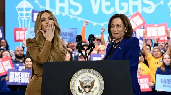 جنیفر لوپز در کارزار انتخاباتی کامالا هریس احساساتی شد + فیلم