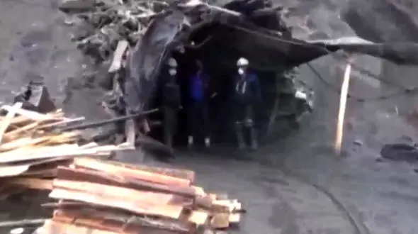 عملیات سخت نجات در معدن طرزه + فیلم و آخرین خبر