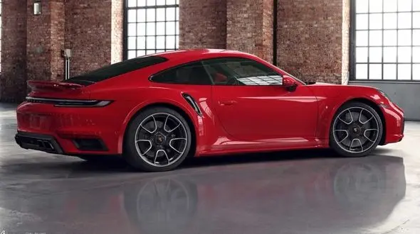 ببینید / رانندگی عجیب راننده یک پورشه روی دو چرخ به سبک جیمز باند + فیلم