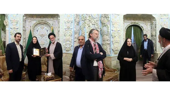 عکس سفیر سوییس در قم