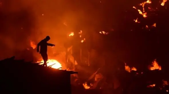 آتش سوزی کارخانه فولاد شمس در میبد / دیگ ذوب سرریز شد