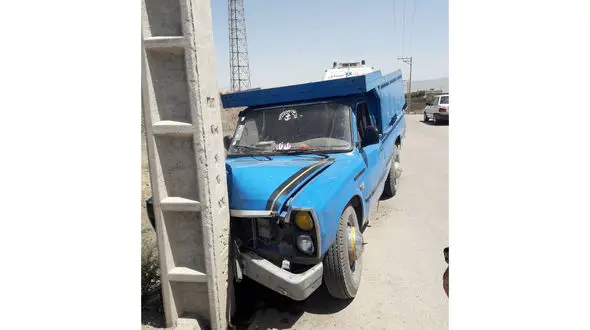 تصادف هولناک نیسان آبی با تیرچراغ برق + عکس