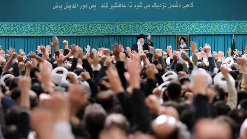  رهبر انقلاب در دیدار هزاران نفر از مردم آذربایجان شرقی