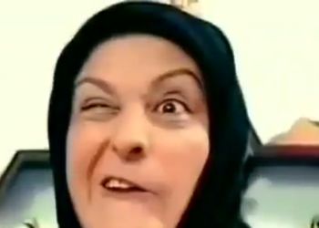 یادی کنیم از سکانس خنده دار سریال خانه به دوش: وقتی علی صادقی، گوله نمک سینمای ایران، لج مریم امیرجلالی رو درمیاره 