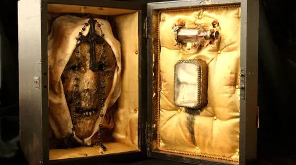 چرا سر این زن بریده شد؟ / جنین او را پلید دانستند+عکس