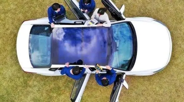 شارژ باتری خودرو با پنل های خورشیدی