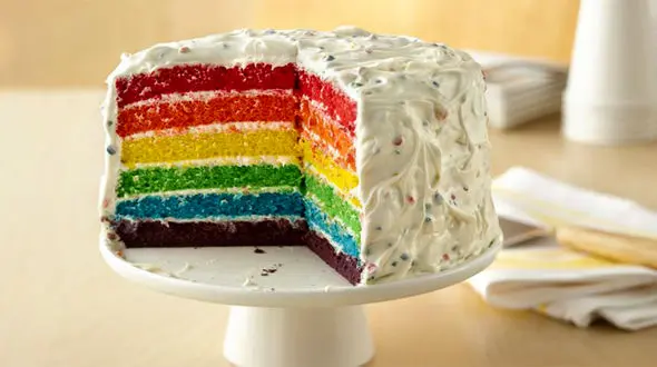  کیک رنگین کمانی با شکلات، آبنبات و اسمارتیز+دستور پخت