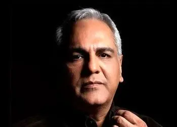 فیلم/ خاطره‌ی فوق خنده‌دار مهران مدیری از یک طرفدار بامزه/ بانوی مسنی که بجای عکس یادگاری از مدیری خواست مربع‌ها رو بخوره