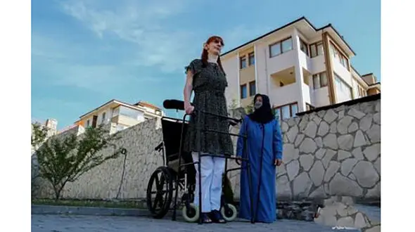 زجر کشیدن قد بلندترین زن جهان ! / 3 رکورد جهانی با کلی غصه ! + عکس ها