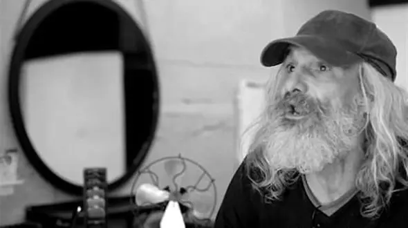 چهره عجیب  قبل و بعد آرایشگاه رفتن  یک مرد که 25 سال کارتن خواب بود + فیلم و عکس