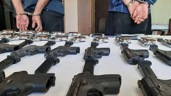 بازداشت 12 مرد مسلح در آذربایجان شرقی / کشف مهمات جنگی و اسلحه از مرد شرور