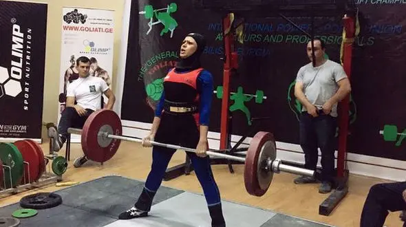 برگزاری مسابقات پاورلیفتینگ بانوان غیر قانونی است! + فیلم