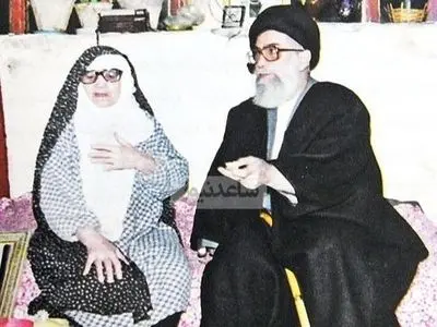 فیلم /  توصیف عاشقانه رهبر انقلاب از مادرشان همراه با پخش صدای دلنشین مادر رهبری: مادرم یک خانم باسواد و حافظ‌شناس بود، بعضی از شعرهایی که الان یادمه بخاطر...