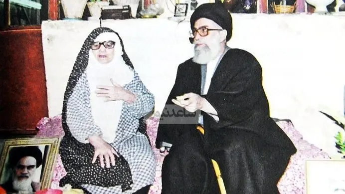 توصیف عاشقانه رهبر انقلاب از مادرشان همراه با پخش صدای دلنشین مادر رهبری: مادرم یک خانم باسواد و حافظ‌شناس بود، بعضی از شعرهایی که الان یادمه بخاطر...