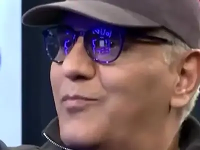 فیلم / مهران مدیری از خجالت امیرحسین قیاسی درآمد ! / قیاسی برای اولین بار جلوی میهمانش کم آورد ...