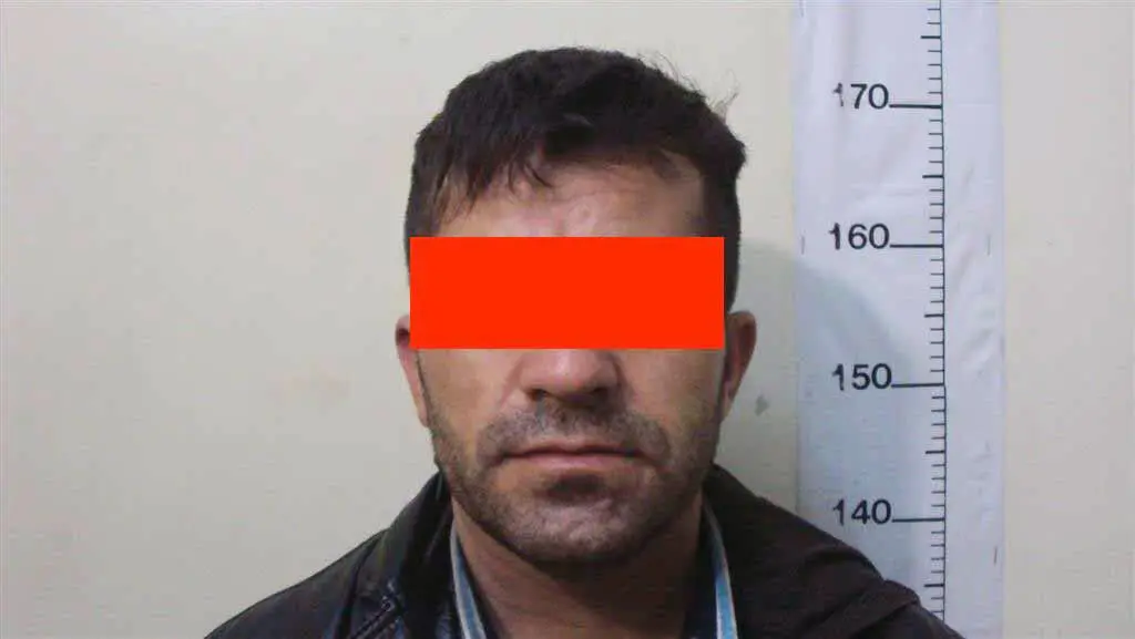 اخاذی از اصفهان تا تهران / دستگیری جاعل مامور نما در ایستگاه مترو +عکس