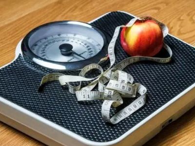 چرا در دوران یائسگی افزایش وزن اتفاق می‌ افتد؟