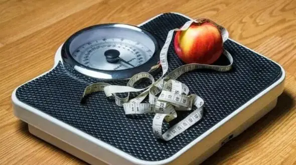 چرا در دوران یائسگی افزایش وزن اتفاق می‌ افتد؟