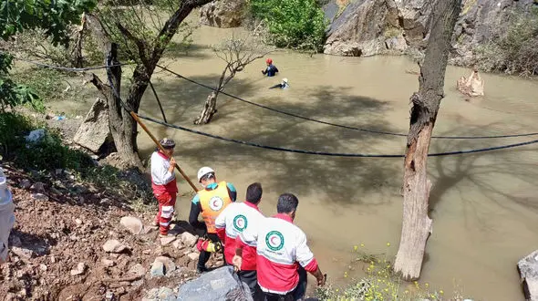 پیکر یکى از مفقودین سیل جاده چالوس پیدا شد / عملیات جستجو ادامه دارد