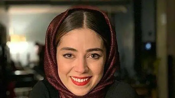 عکس های کشف حجاب و جذابیت زن داعشی ! / زن چشم رنگی کیست ؟!