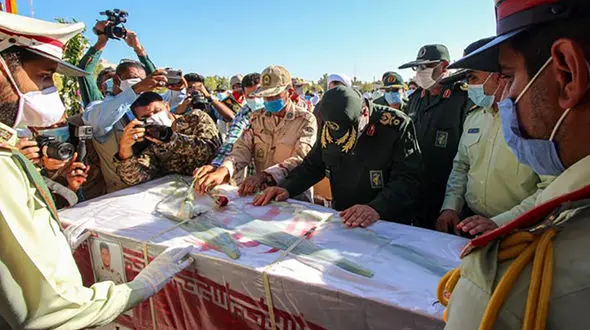 پیکر مرزبان شهید احمدی‌سکل در بندرعباس تشییع شد+عکس