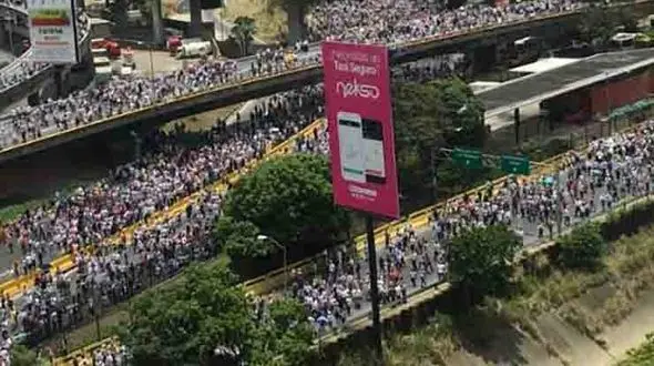 بزرگ ترین تظاهرات‌ در ونزوئلا به خشونت کشیده شد/سه نفر کشته و ده‌ها نفر زخمی شدند 