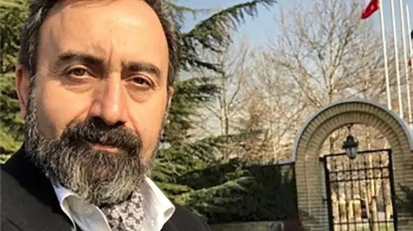 پیری عجیب همسر چادری آقای مجری خوش تیپ ! / تفاوت سن فاحش + عکس ها