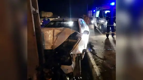 تصادف مرگبار دنا پلاس با تیر چراغ برق در ماهشهر 