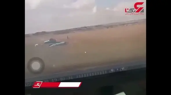 ببینید / تعقیب و گریز کامیون و پلیس / راننده عصبانی پلیس را هم زیر کرد هم کتک زد