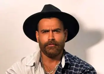 دانلود آواز شاد و باشکوه «پایم باش» از معین زد/ آدم و حوا من و تو مجنون و لیلا من و تو الا و بلا من و تو تا ته دنیا من و تو + متن آهنگ