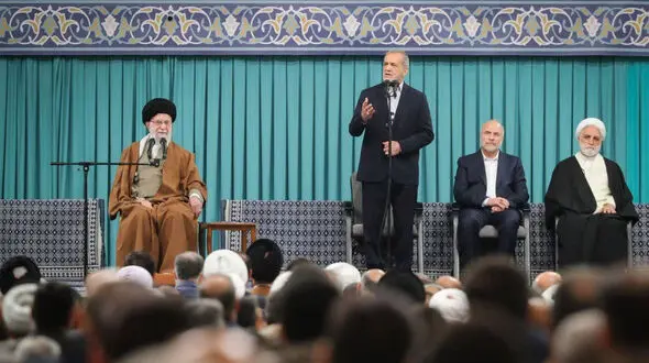 دیدار مسئولان نظام و سفرای کشورهای اسلامی با رهبر انقلاب/ پزشکیان: شعار سرمایه‌گذاری برای تولید را عملیاتی خواهیم کرد