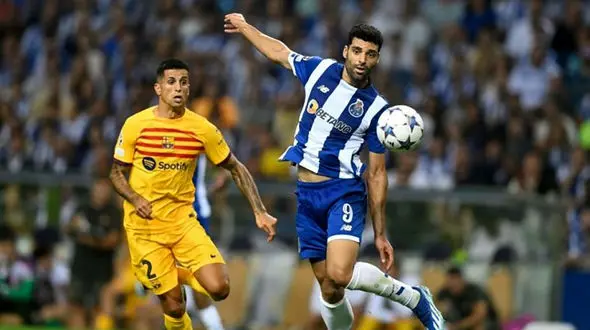 پیروزی بارسا در شب بدشانسی طارمی+ فیلم گل قیچی برگردان طارمی