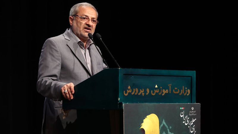 مسعود پزشکیان در آیین تجلیل از معلمان نمونه که در کانون پرورش فکری کودکان و نوجوانان استان تهران برگزار شد