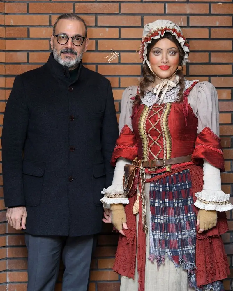 بهنوش طباطبایی و علیرضا قربانی در پشت صحنه نمایش اولیور توئیست